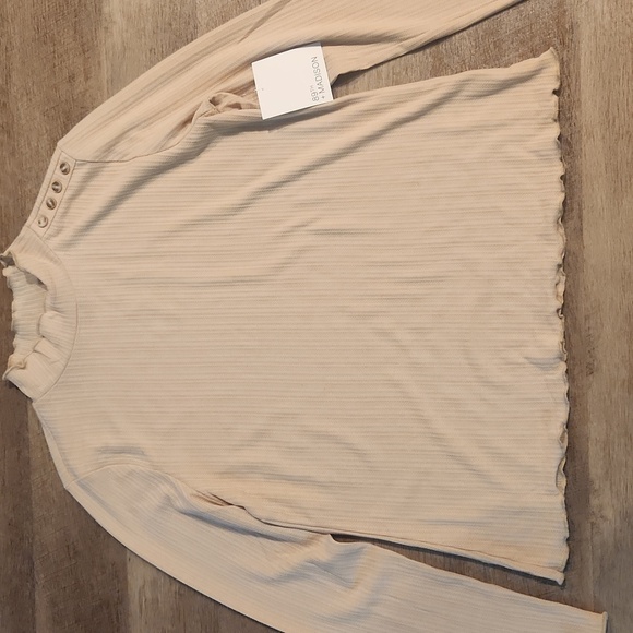 89th + Madison Long Sleeve Top. NWT. Size M - Picture 1 of 6